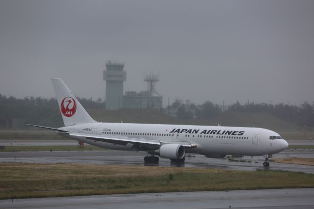 BOEING 767-300 (JA655J)