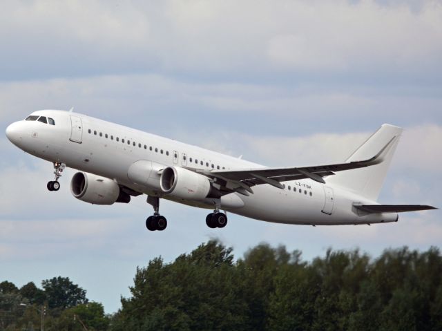 Airbus A320 (LZ-FBK) - St. Magleby RWY22R