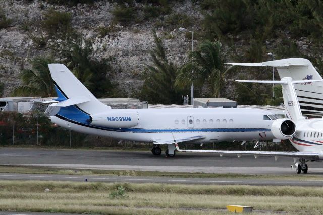 Dassault Falcon 2000 (N909MM)