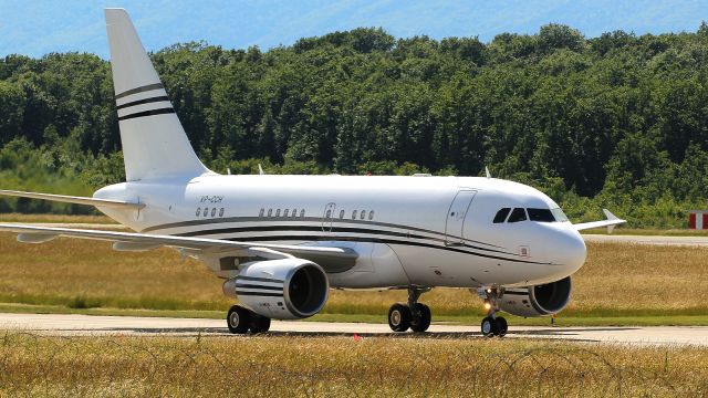 Airbus A318 (VP-CCH)