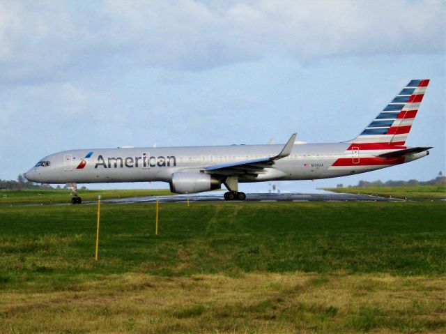 Boeing 757-200 (N198AA)