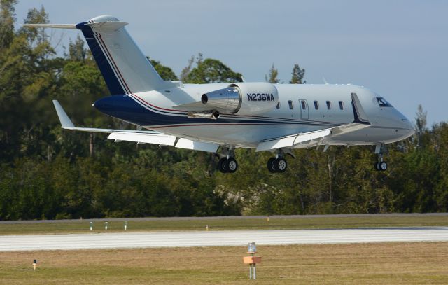 Canadair Challenger (N236WA)