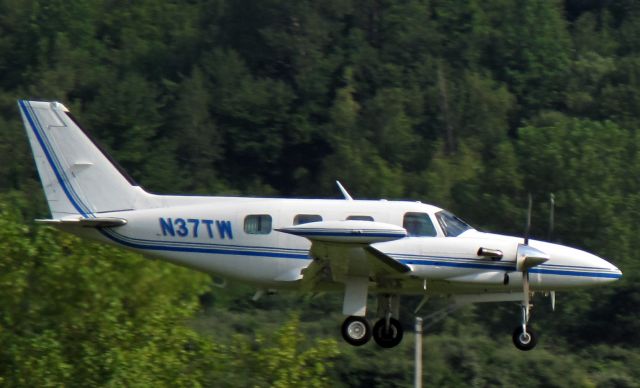 Piper Cheyenne (N37TW) - RELIANT AIRs Piper Cheyenne. RELIANT AIR has the lowest fuel price on the Danbury (KDXR) airport.