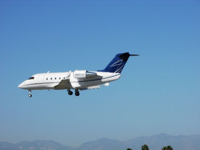 Canadair Challenger (N601JG) - Landing RWY 30