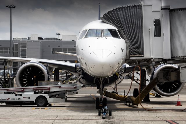 EMBRAER ERJ-190-400 (PS-AEB)