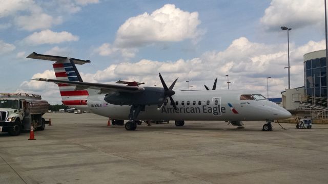 de Havilland Dash 8-200 (N329EN) - Love the new scheme.