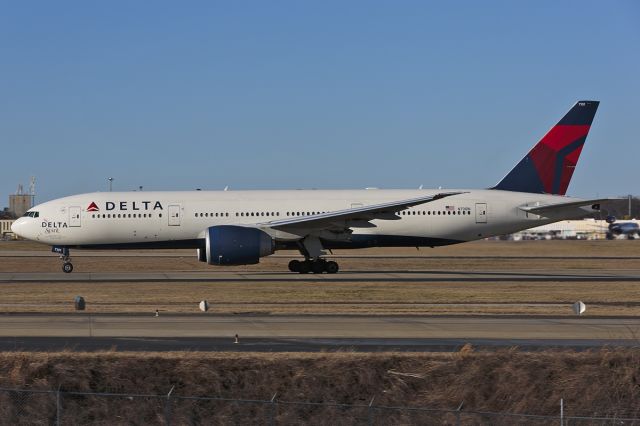 BOEING 777-200LR (N701DN)