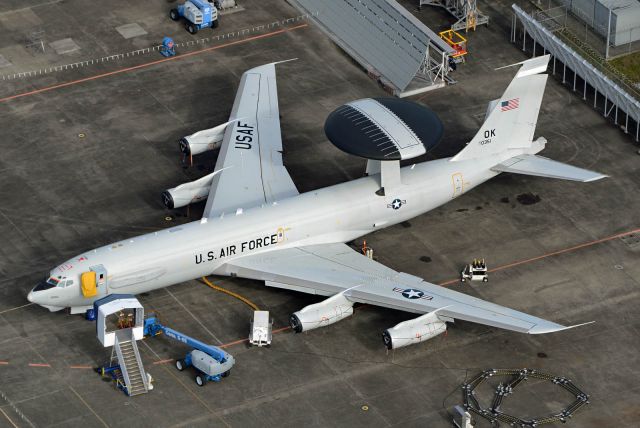 77-0351 — - USAF 77-0351 E-3B Sentry at BFI