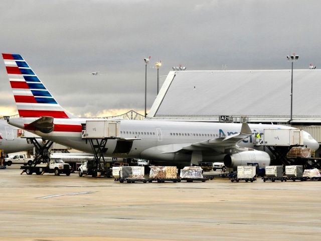 Airbus A330-200 (N285AY) - AAL726 PHL-LAX