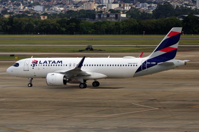 Airbus A320 (PR-XBW)