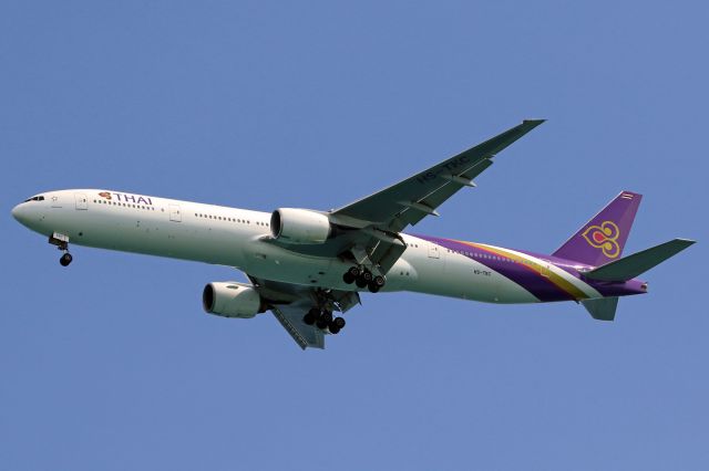 BOEING 777-300 (HS-TKC)