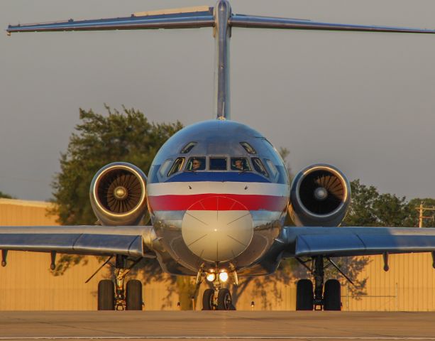 McDonnell Douglas MD-82 —