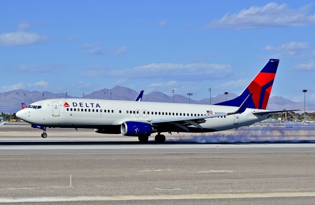 Boeing 737-800 (N385DN) - N385DN  Delta Air Lines 1999 Boeing 737-832 - cn 30348 / ln 418 - Las Vegas - McCarran International (LAS / KLAS)br /USA - Nevada, February 27, 2014br /Photo: Tomás Del Coro