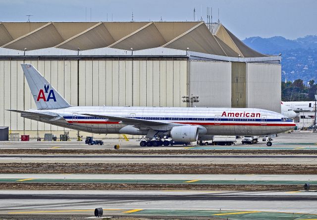 Boeing 777-200 (N793AN) - N793AN American Airlines Boeing 777-223/ER / 7BB (cn 30255/299)  Los Angeles - International (LAX / KLAX) USA - California, October 20, 2012 TDelCoro