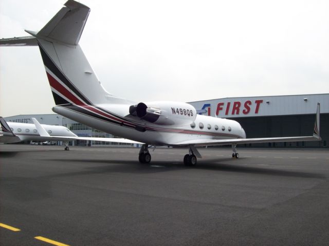 Gulfstream Aerospace Gulfstream IV (N498QS) - NJI G-IV on the ramp at Teterboro First Aviation.