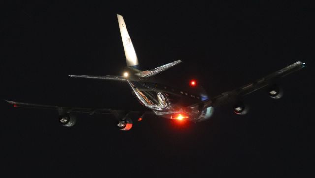 Boeing 747-200 (82-8000) - VC-25 82-8000 departing YOW as Air Force 1 on Runway 32 on 24 Mar 23.