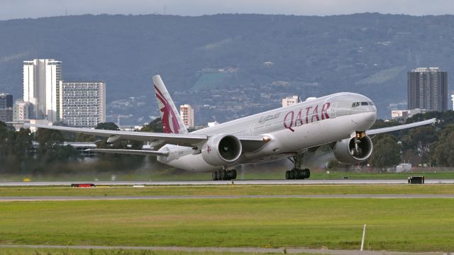 BOEING 777-300ER (A7-BAO) - ADELAIDE AIRPORT, JULY 2, 2022.