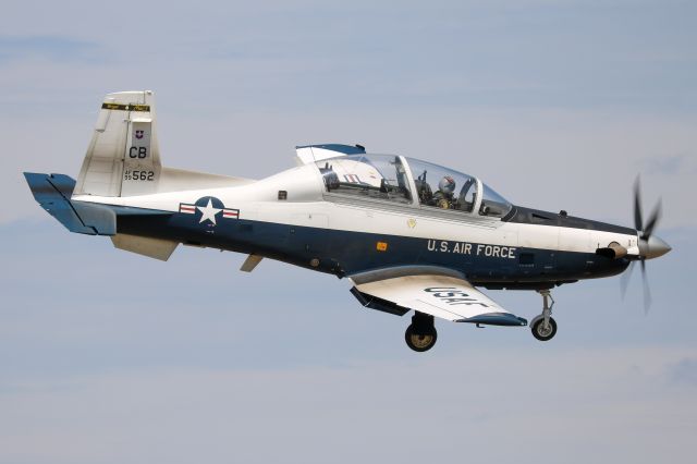 Raytheon Texan 2 (99-3562) - Practicing an ELP for 13R.