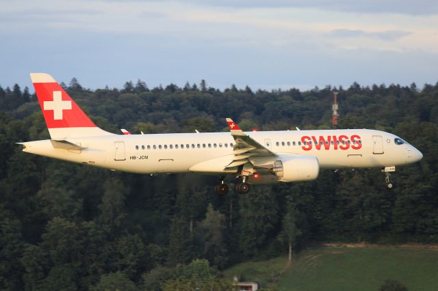 Airbus A220-300 (HB-JCM)