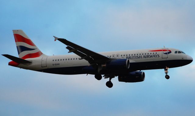 Airbus A320 (G-EUUC)