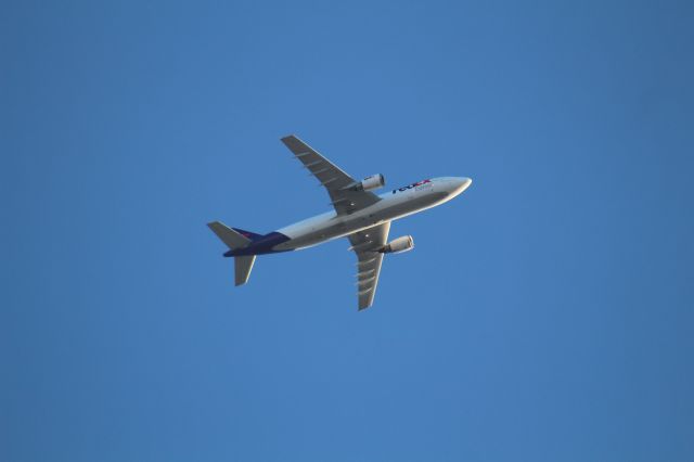 — — - APPROACH 25L KLAX