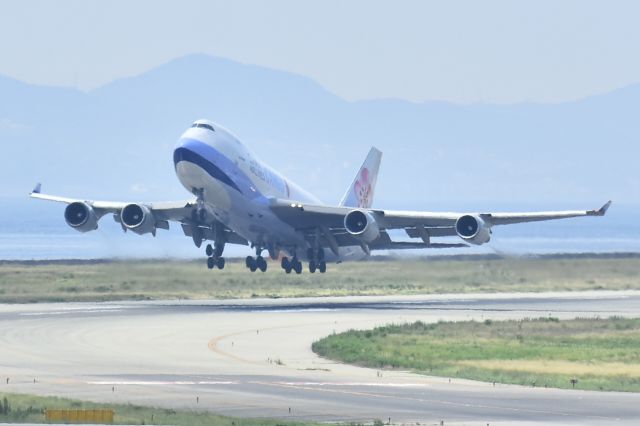 Boeing 747-400 (B-18709)