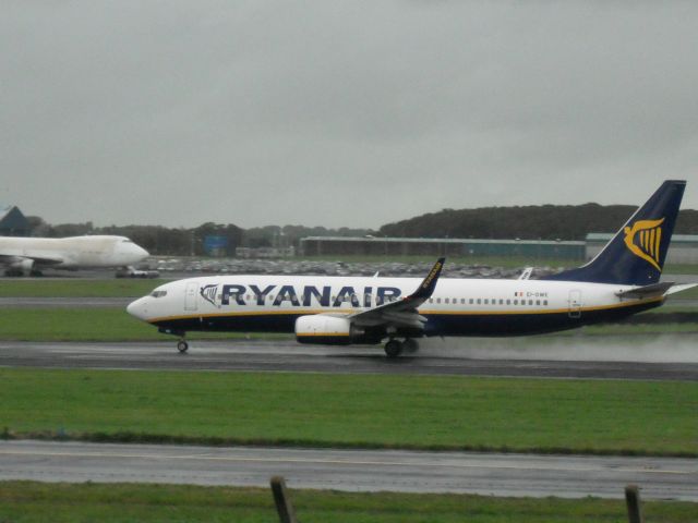 Boeing 737-800 (EI-DWE) - Taking off 31