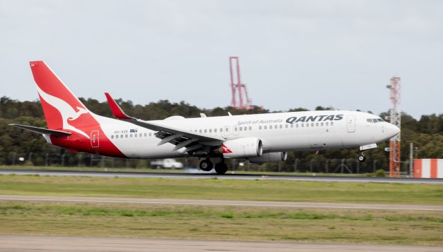 Boeing 737-800 (VH-XZK) - Landing runway 19L.