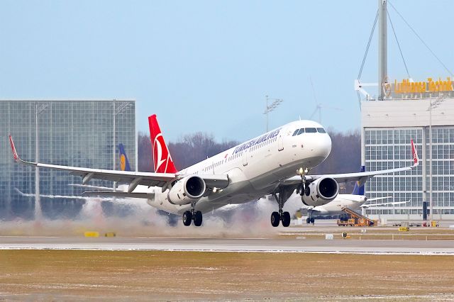 Airbus A321 (TC-JSZ)