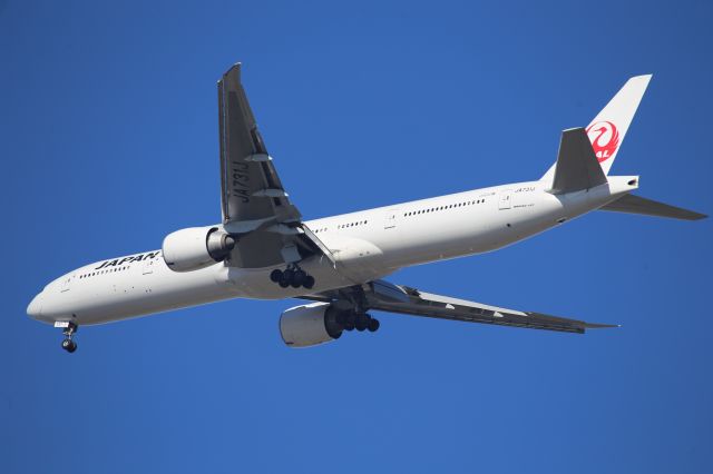 BOEING 777-300ER (JA731J)