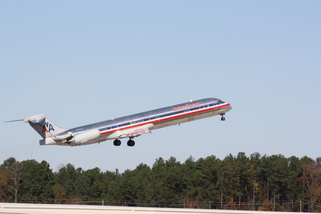 McDonnell Douglas MD-83 (N9622A) - N9622A climbs away from runway 5L