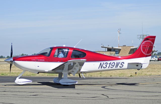 Cirrus SR-22 (N319WS) - N319WS taxiing out to runway three-zero, Merced Regional Airport