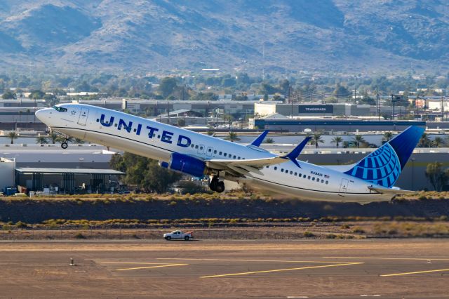 Boeing 737-900 (N39416) - United Airlines 737-900 taking off from PHX on 11/28/22. Taken with a Canon 850D and Tamron 70-200 G2 lens.