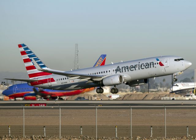 Boeing 737-800 (N819NN)