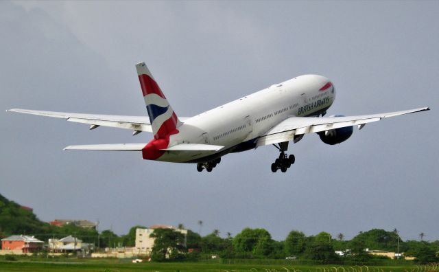 Boeing 777-200 (G-YMMR)