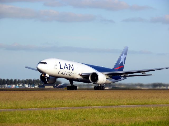 Boeing 777-200 (N772LA)