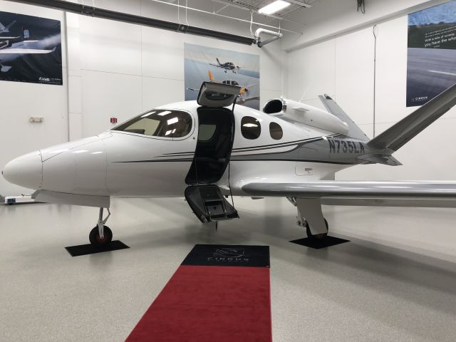 Cirrus Vision SF50 (N735LA)