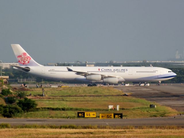 Airbus A340-300 (B-18802)