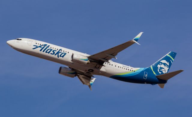 Boeing 737-900 (N237AK) - Spotted on January 07, 2021br /Spotting location: Old Tower Road