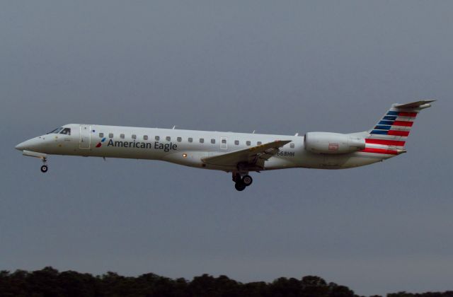Embraer ERJ-145 (N668HH)