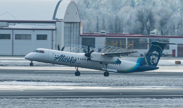 de Havilland Dash 8-400 (N427QX)