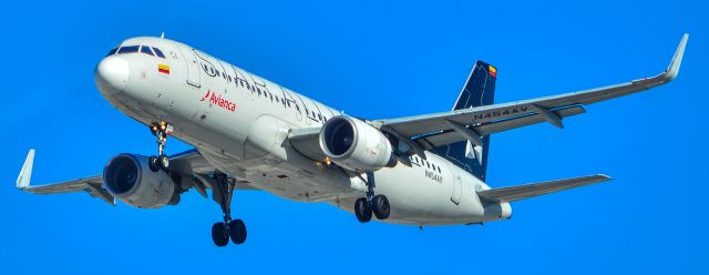 Airbus A320 (N454AV) - N454AV Avianca Airbus A320-214 s/n 5454 Star Alliance - Harry Reid International Airport  KLASbr /Photo: TDelCorobr /January 16, 2024