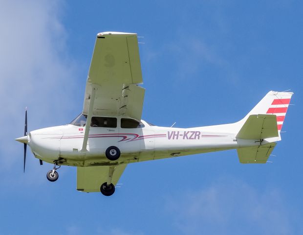 Cessna Skyhawk (VH-KZR)