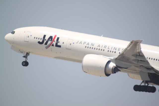 BOEING 777-300ER (JA743J)