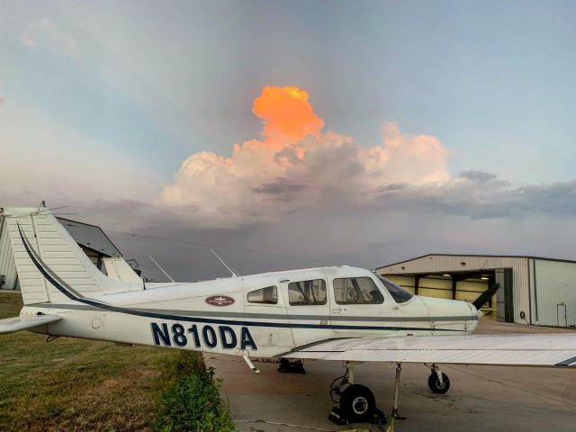 Piper Cherokee (N810DA)