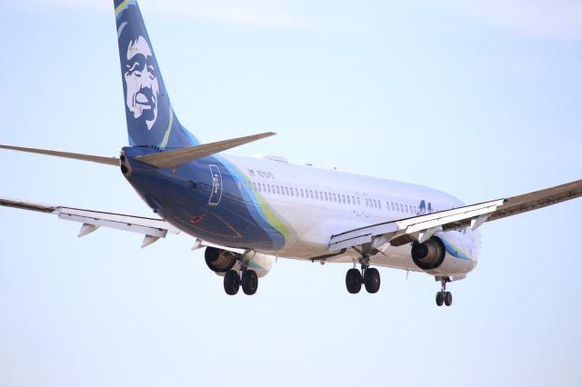 Boeing 737-900 (N315AS)
