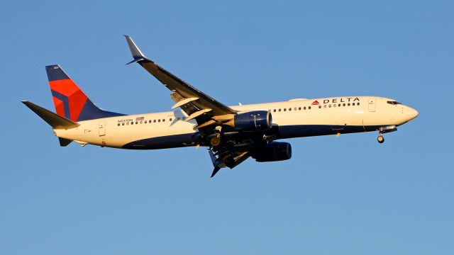 Boeing 737-900 (N837DN) - DAL2955 from JFK on final to SEA Rwy 16R on 3.18.19. (B737-932(ER)(WL) / ln 5332 / cn 31948).