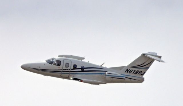 Eclipse 500 (N619RJ) - Departing 27 at Carson City