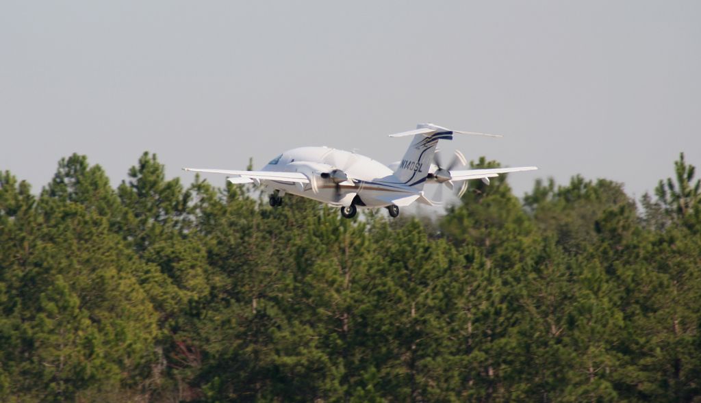 Piaggio P.180 Avanti (N140SL) - Lift off - KMGR