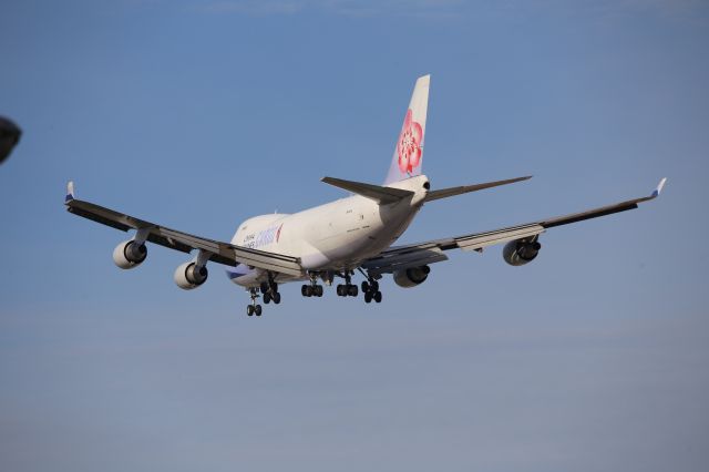 Boeing 747-400 (B-18715)